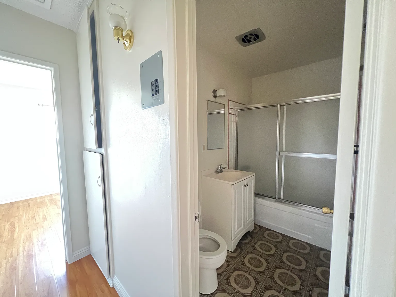 2 bed, 830 sqft, $2,200 — Photo 4