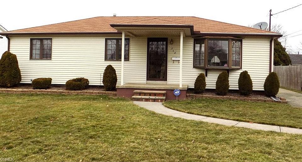 1st image of 1704 W 29th St