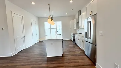 3 bed, 2228 sqft, $3,800 — Photo 4