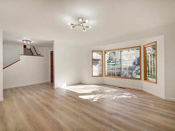 5th image of 10907 NE 66th Pl