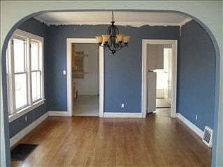 4th image of 3022 Pleasant St
