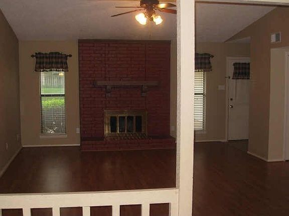 4th image of 3109 Oakridge Dr