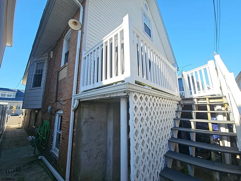 111 N Sacramento Ave — Photo 31