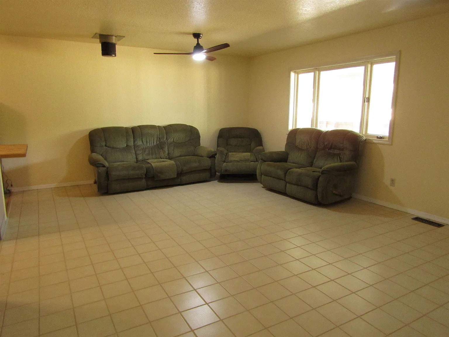 3 bed, $2,000 — Photo 3
