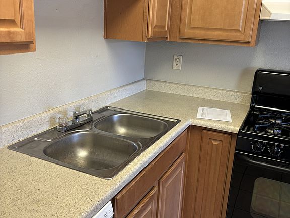 5th image of 303 N Miller Rd Unit 1010
