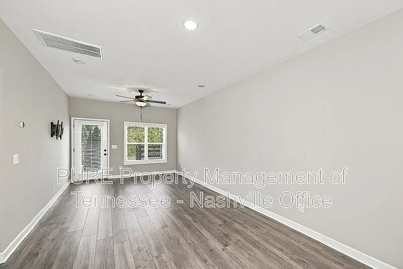 4 bed, 3.5 bath, 2033 sqft, $2,795 — Photo 3