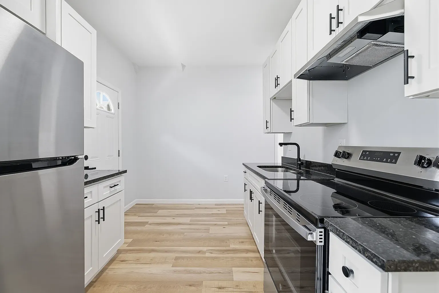 3 bed, 1200 sqft, $1,600 — Photo 4