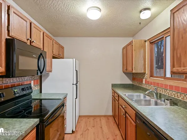 7817 Moose Run Cir, Anchorage, AK 99507