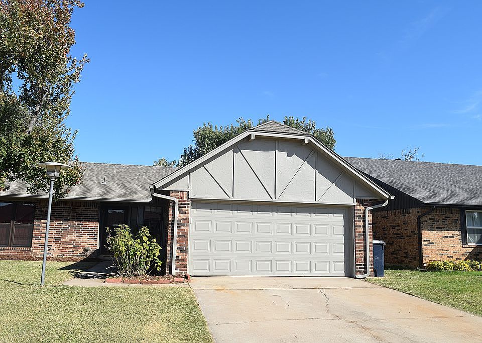 1st image of 208 Conestoga Dr