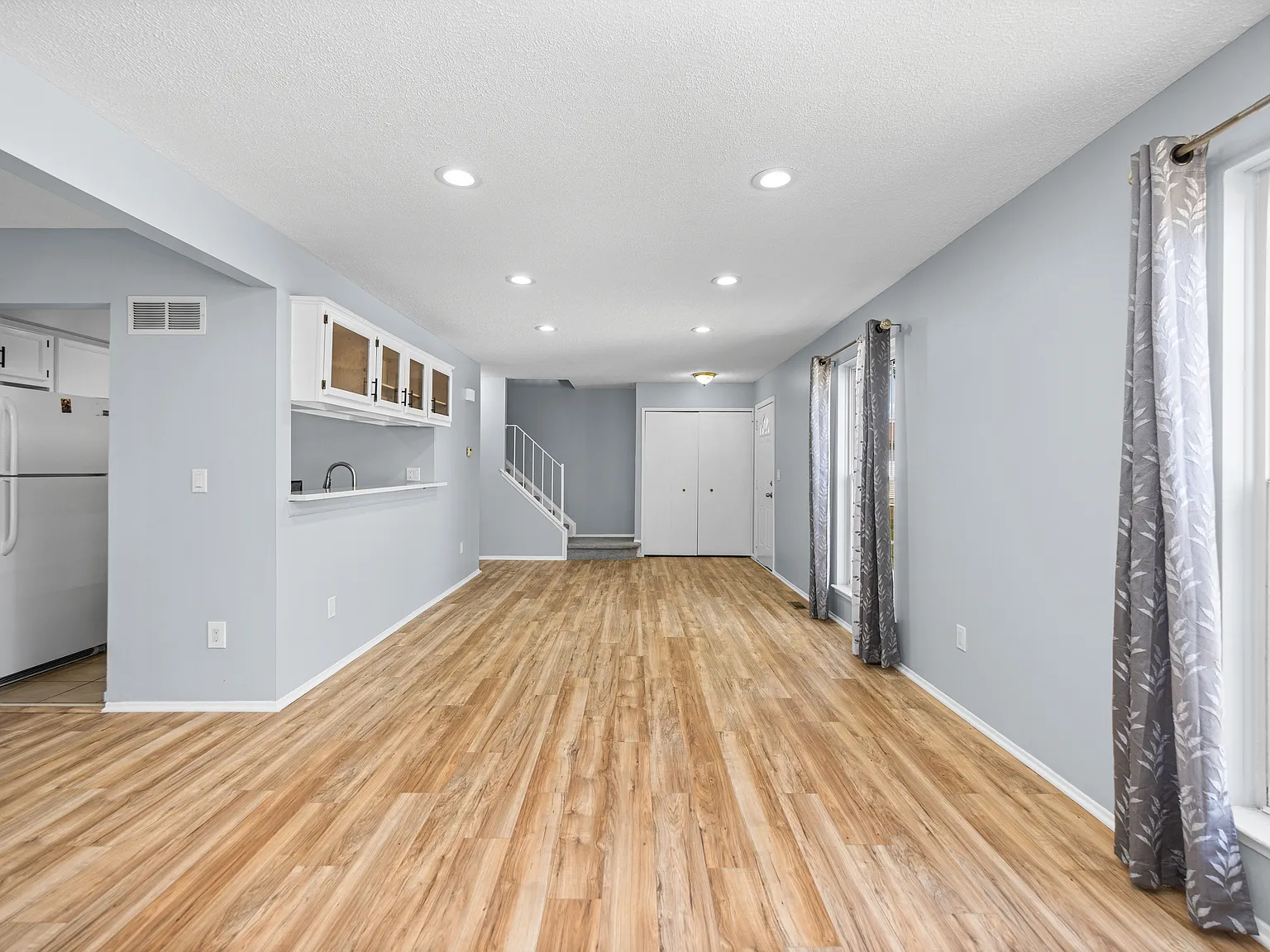 3 bed, 1.5 bath, 1200 sqft, $1,750 — Photo 2