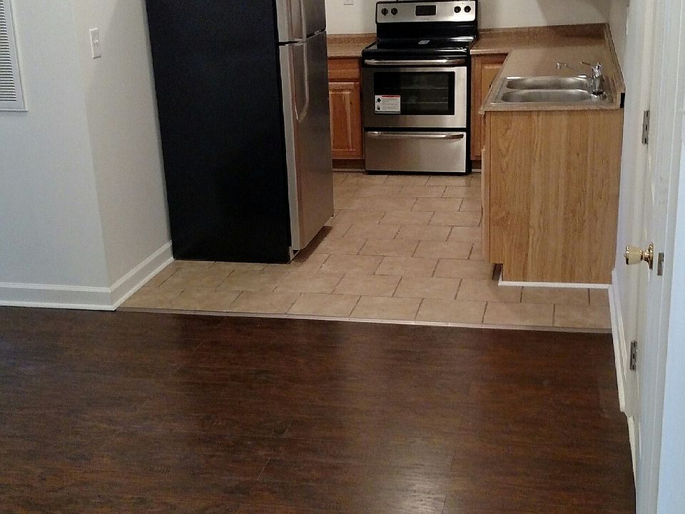 Kitchen w/hickory cabinets