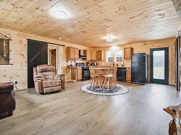 5th image of 1615 River Rd