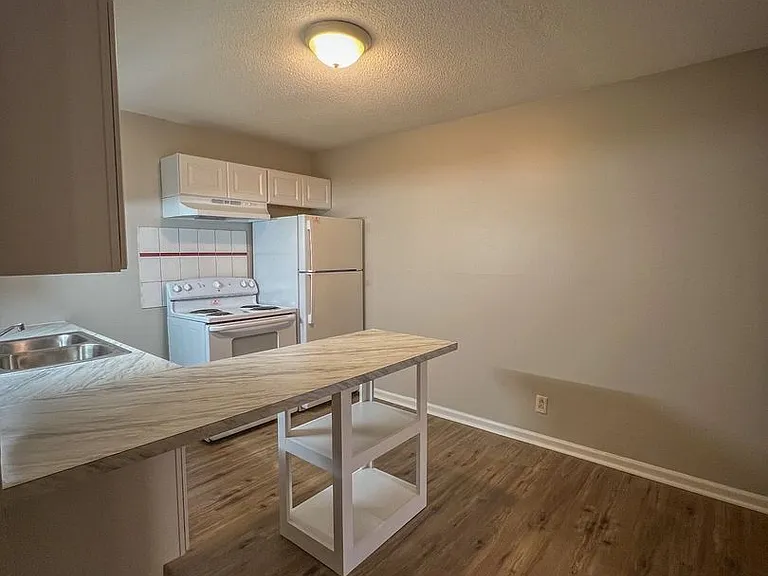 112 Medical Ct — Photo 7