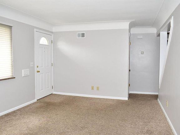 3rd image of 1010 Hempstead Dr