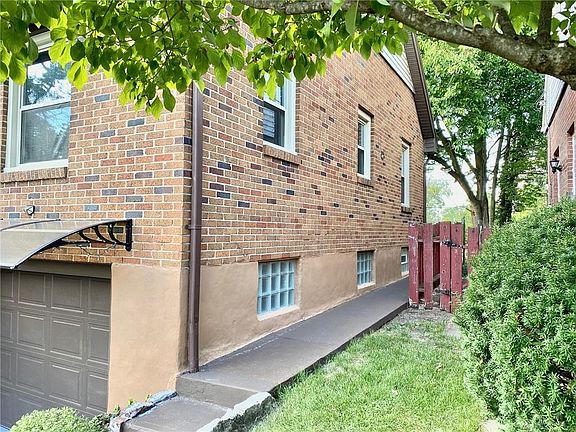 5th image of 265 E Melford Ave