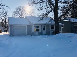 706 2nd St NE, Roseau, MN 56751