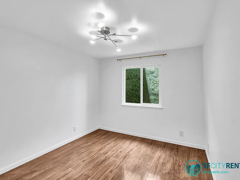 1043 Dolores St — Photo 15