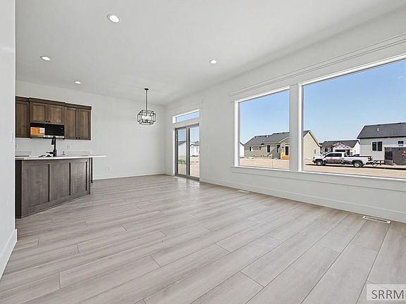 2nd image of 3117 Elixir Rd