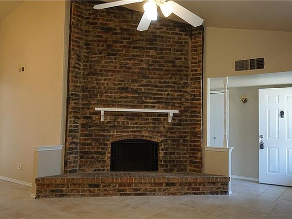 3rd image of 2710 Peartree Ln