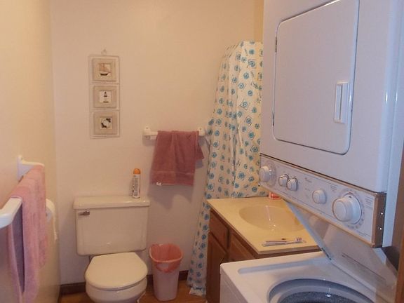 3rd image of 106 Landing Ln APT A
