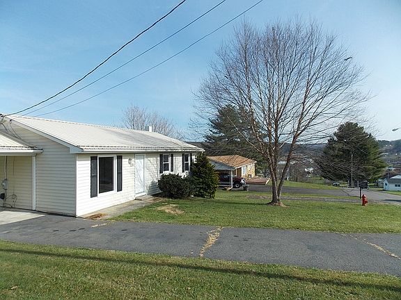 4th image of 228 Sutherland St