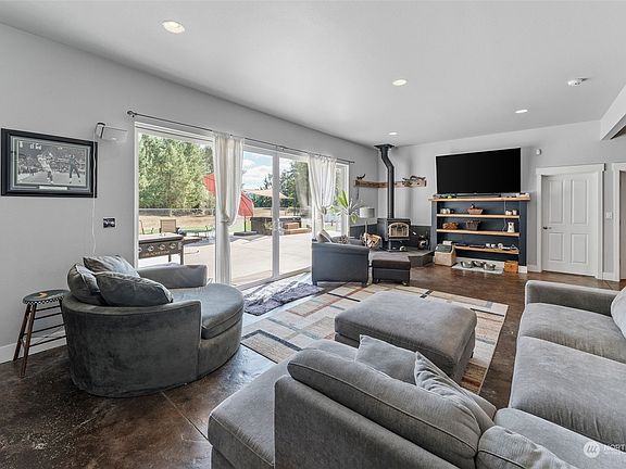 4th image of 17004 226th Avenue Ct E