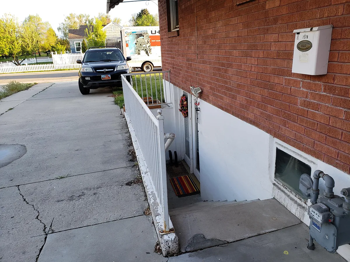Building Photo - 757 E 150 N #B