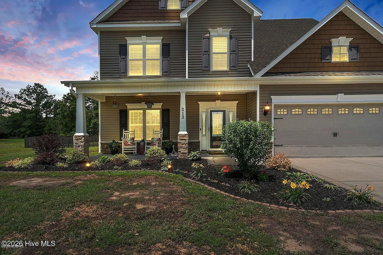 4 bed, 2.5 bath, $2,600 — Photo 2