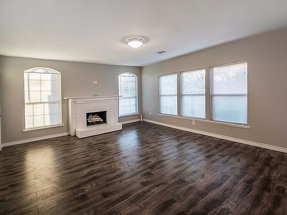 3rd image of 2551 Grafton Ave