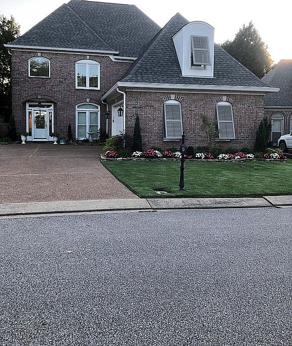1st image of 523 Warwick Willow Ln