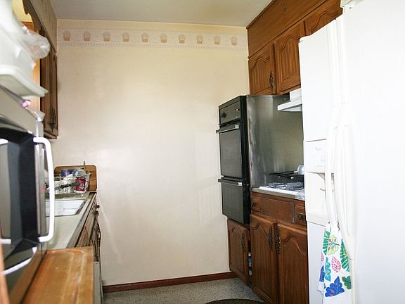 5th image of 1900 Cheryl Ln