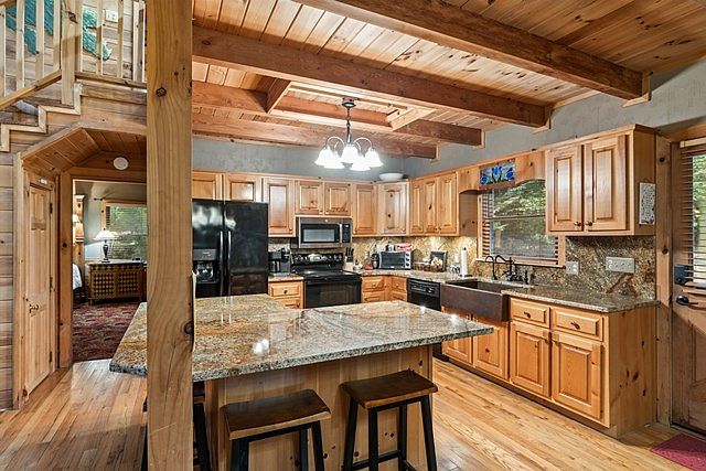 41st image of 61 River Bend Ct