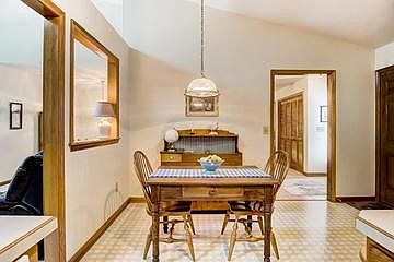 5th image of 402 Castle Pines Dr