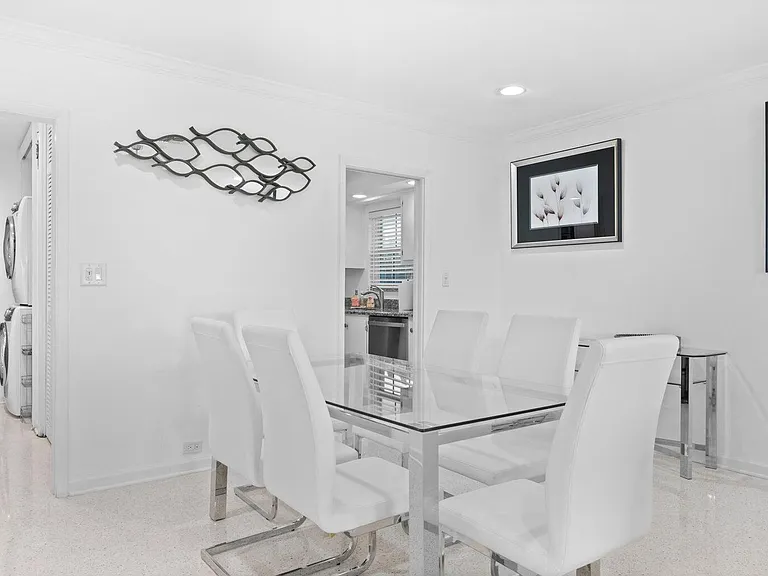 410 Venetian Dr — Photo 9
