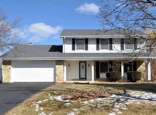 11400 N Country View Dr, Mequon, WI 53092