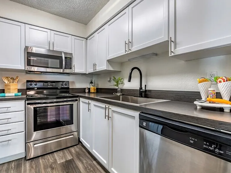 Flagler Pointe Apartments — Photo 7