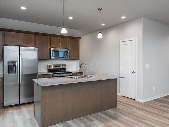 4th image of 16508 Oakwood Dr