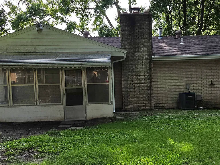 2223 N Link Ave — Photo 9