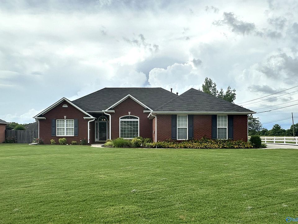 1st image of 9 Madison Ln
