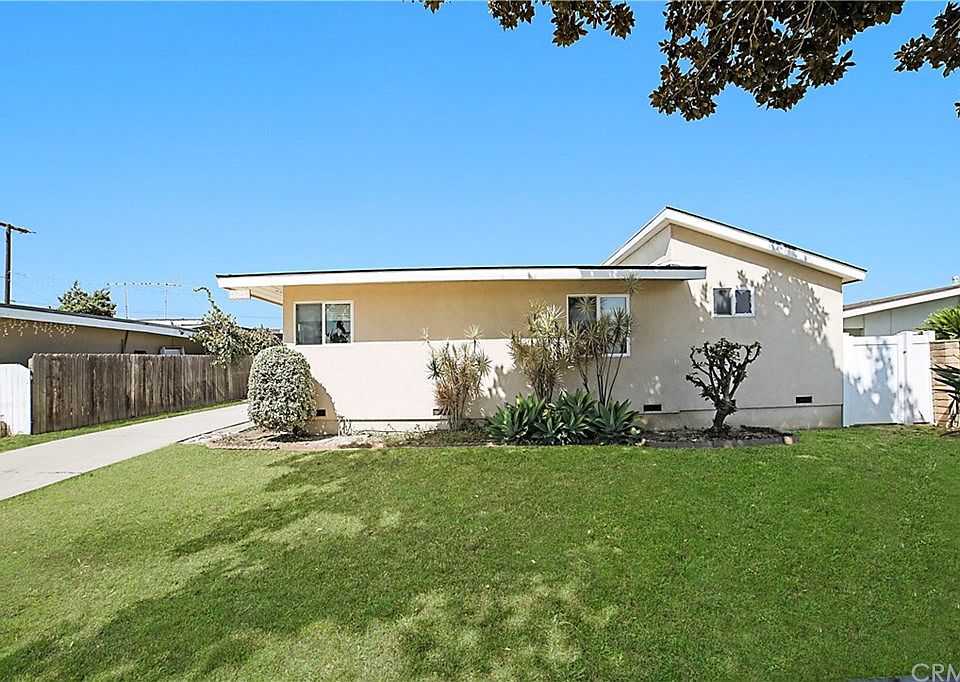 1st image of 9745 Calmada Ave