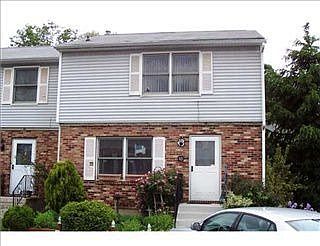 2nd image of 10 Estate Dr