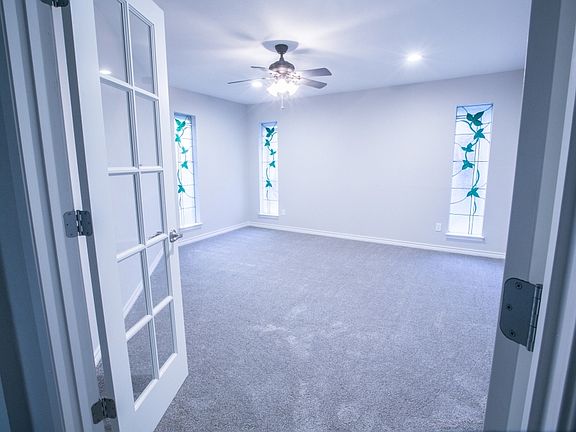 3rd image of 1402 Shady Creek Dr