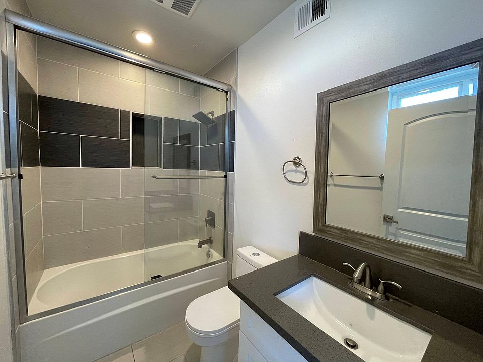 2nd image of 1334 W 37th Pl #36