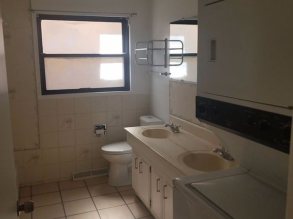 4th image of 1017 Manzano Ct NW