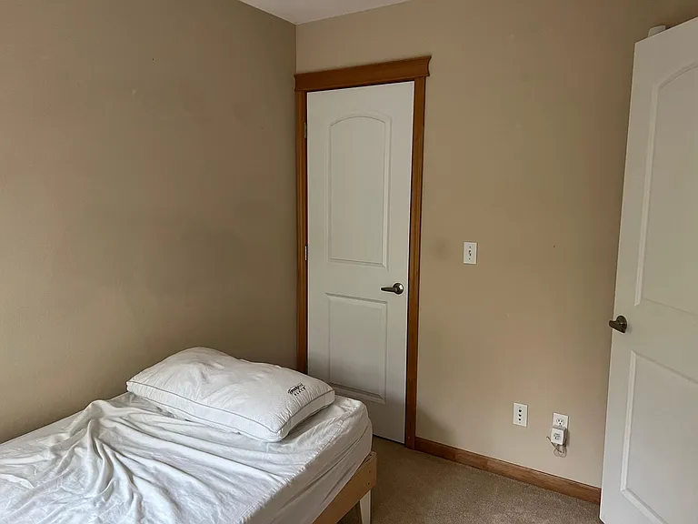 13808 Greenwood Ave N #D — Photo 4