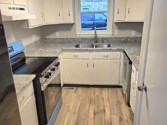 3rd image of 11502 River Dr W