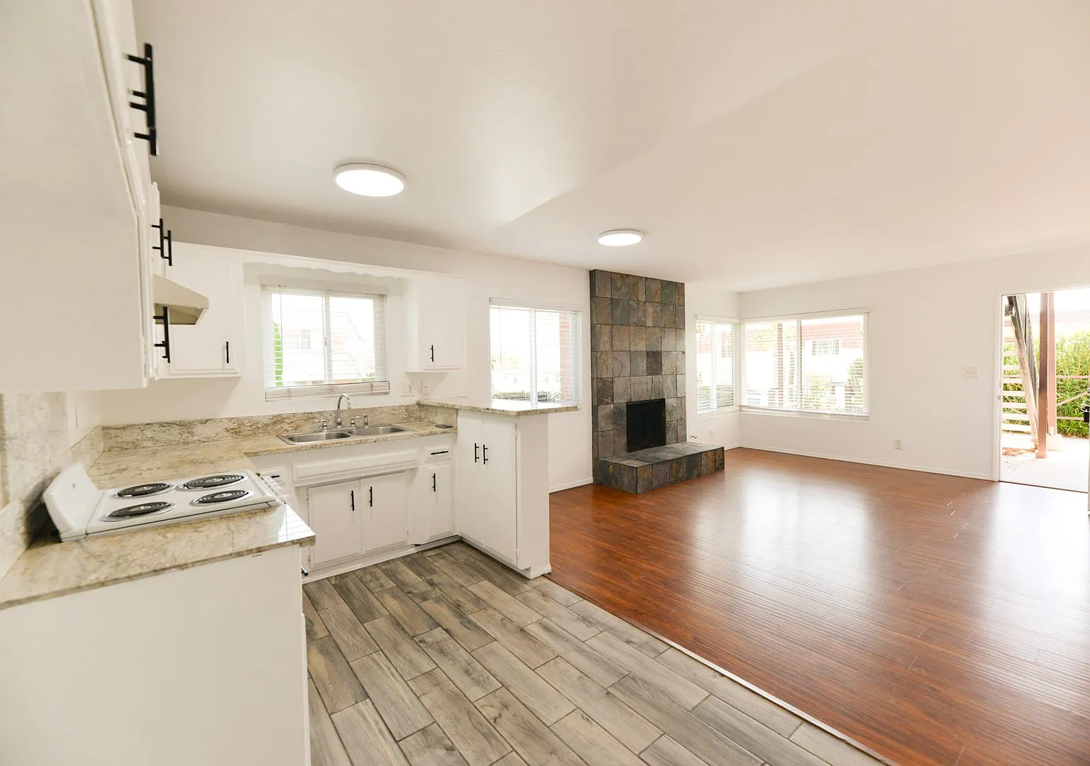 1202 Buena Vista — Photo 2
