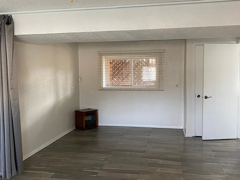 325 Catalina Dr — Photo 36