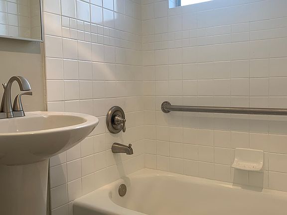 4th image of 4025 Cherokee Ave APT L