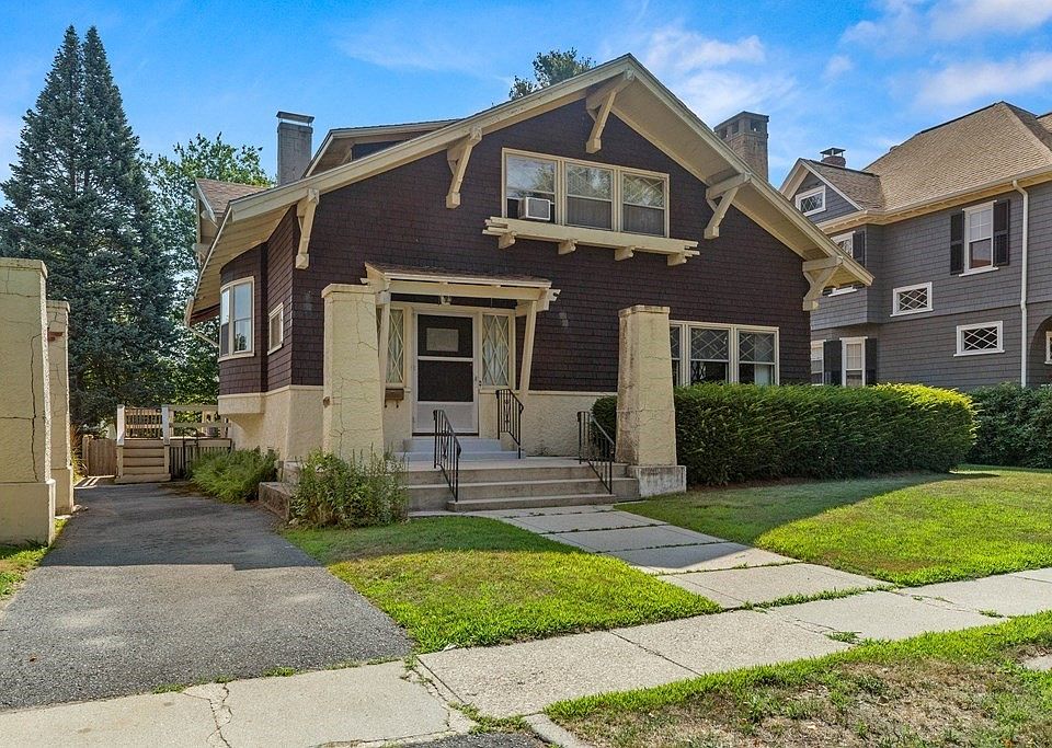 1st image of 12 Fernwood Ave
